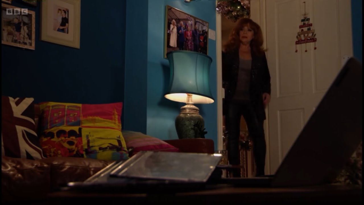 Eastenders Cindy gets a applause in the vic for saving Lauren and Louie as Elaine hears a recording