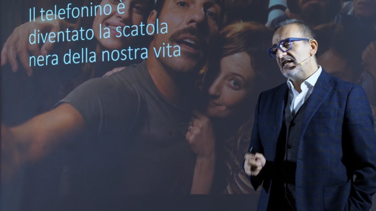 Il coraggio di vivere nel XXI secolo | Davide Bennato | TEDxVittoria