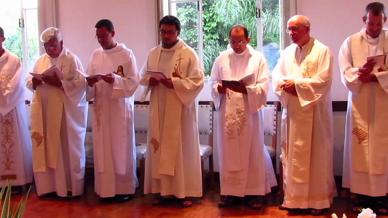 Frades carmelitas descalços - Oração das vésperas - Magnificat