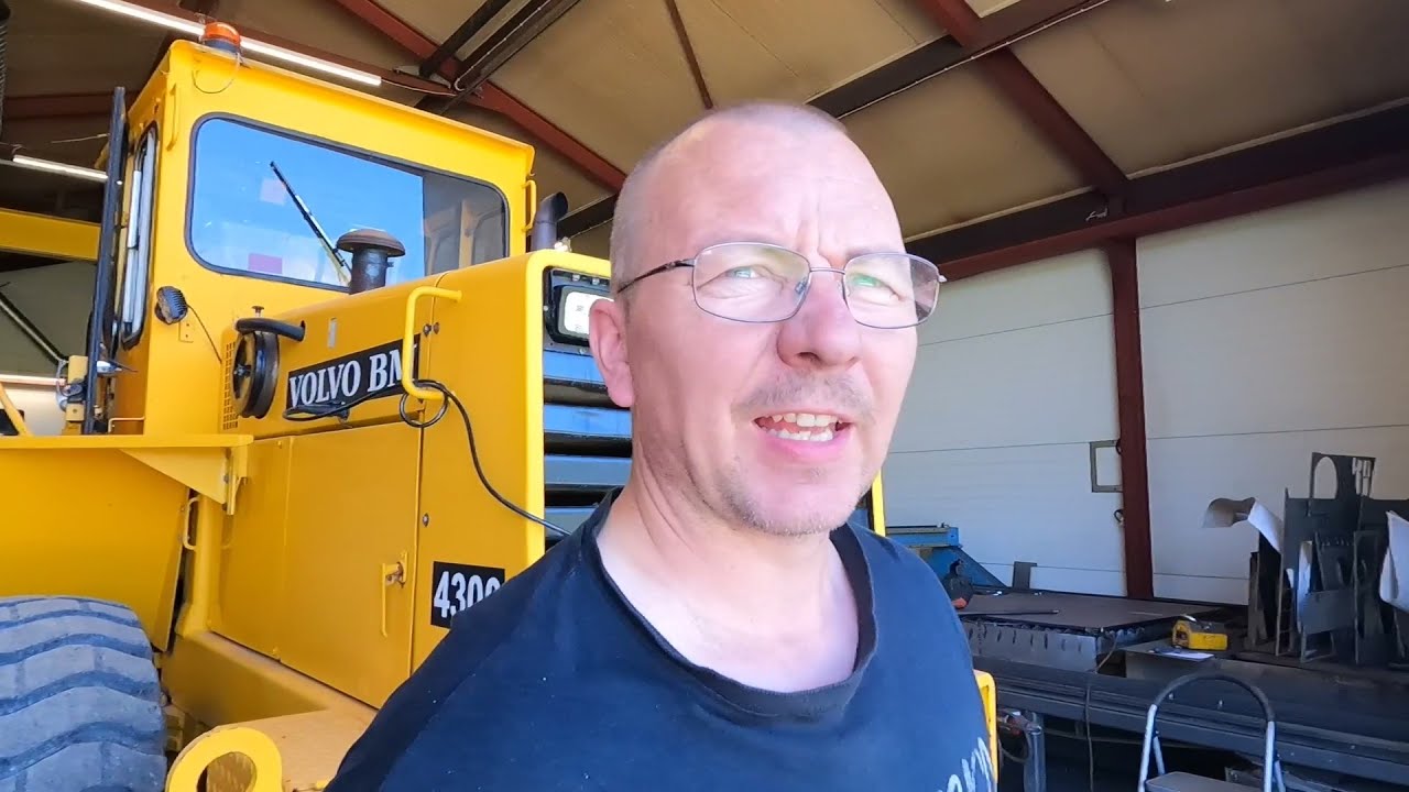 Siivouspäivä ja ikonin kiillotus. Vilkaistaan myös työkaluvaunun sisälle.