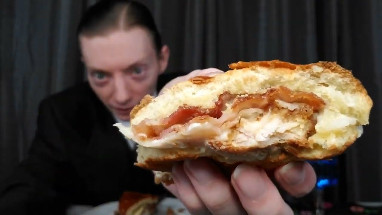 Что не так с сэндвичем Popeyes с курицей, беконом и сыром?