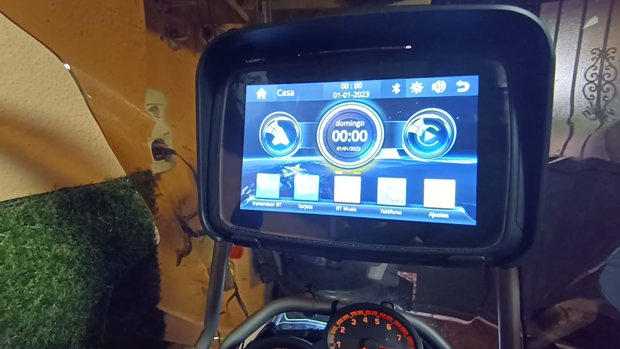 Subir volumen y cambiar logo (moto) de inicio en Android Auto/Car Play para moto.
