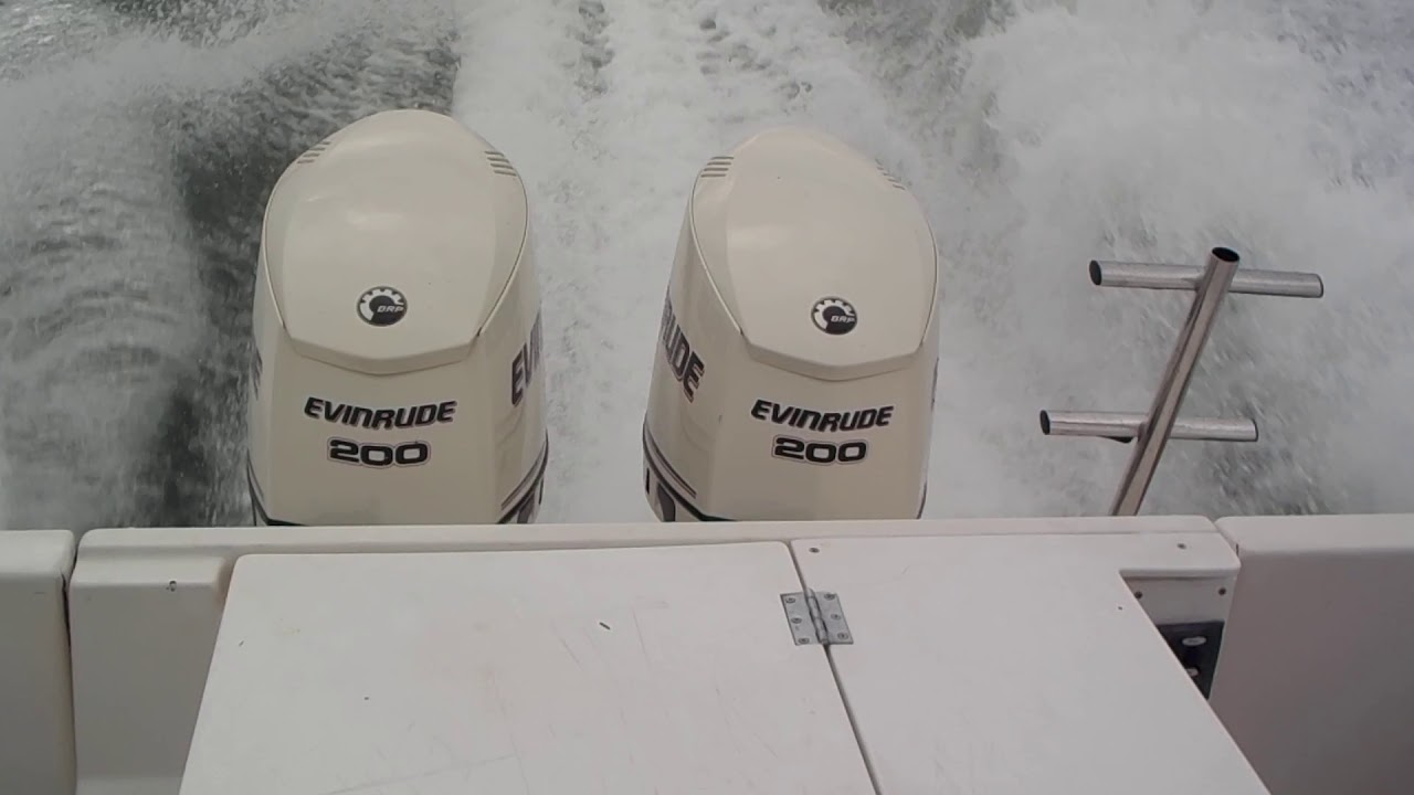 Robalo 2440 Walkaround