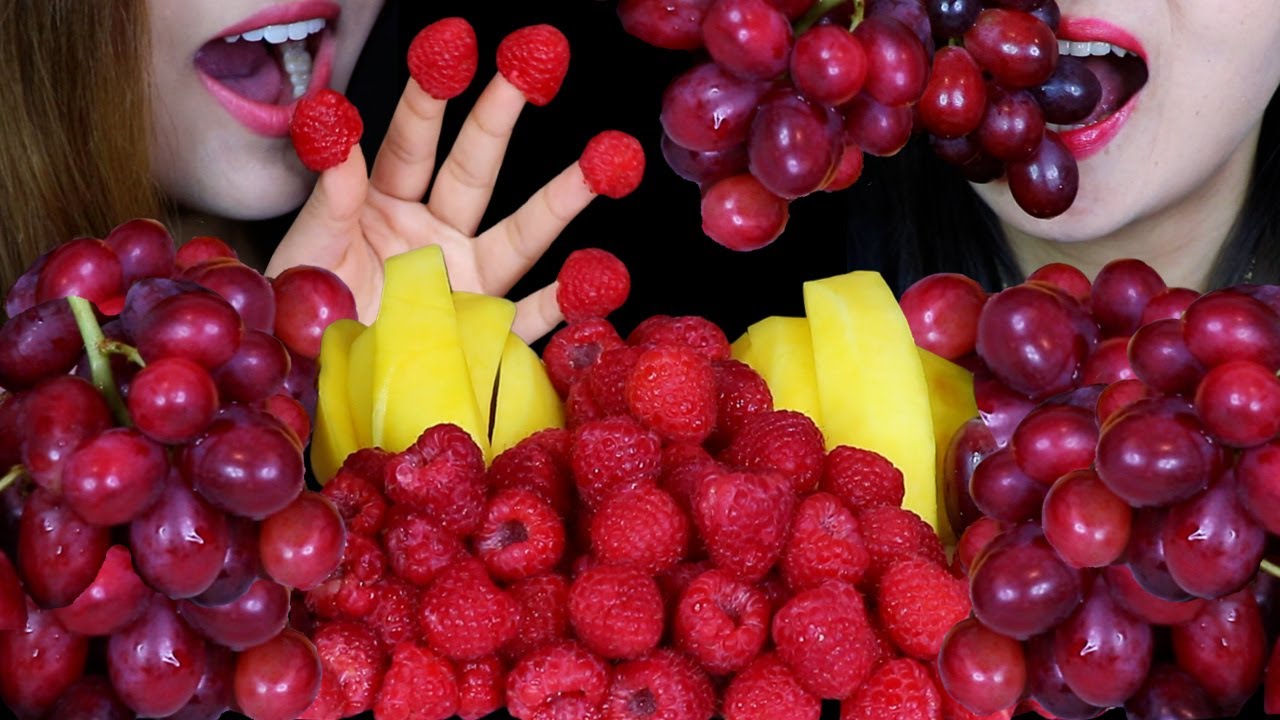 EATING RASPBERRIES, MANGO, AND JUICY RED GRAPES *BIG BITES* FRESH FRUIT EATING SOUNDS MUKBANG 먹방