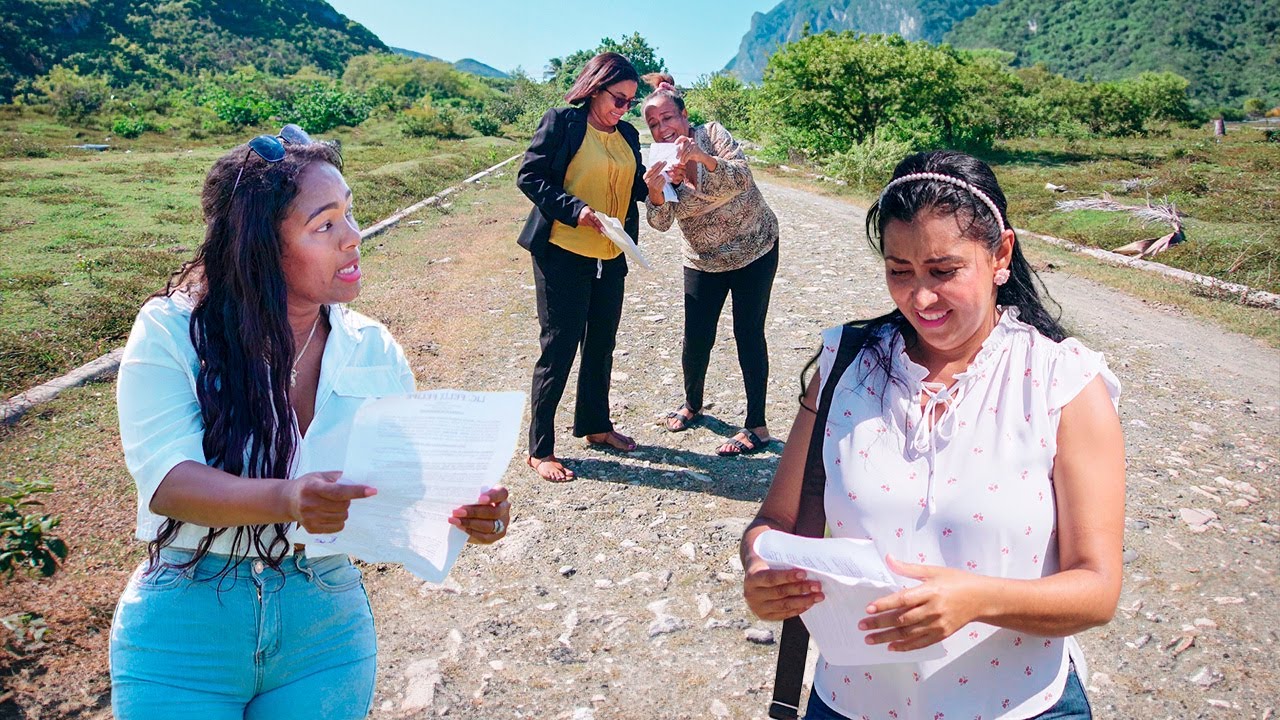 MUJER ASTUTA VENDIA TERRENOS AJENOS A PERSONAS INGENUAS y mira lo que pasó.