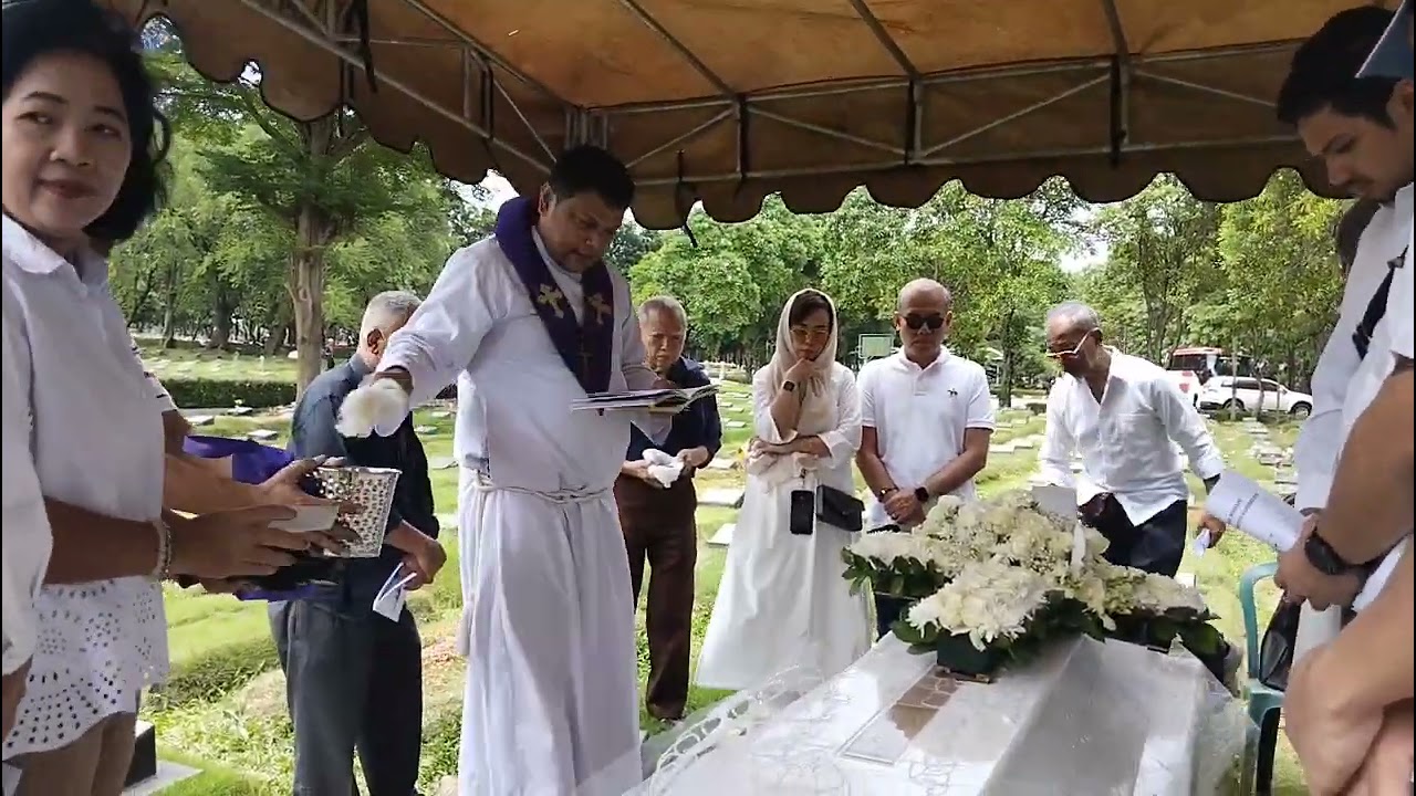 Pemakamman Mama Catheien Kiespeniati Di TPU Pd Ranggon. 28 Desember 2024.