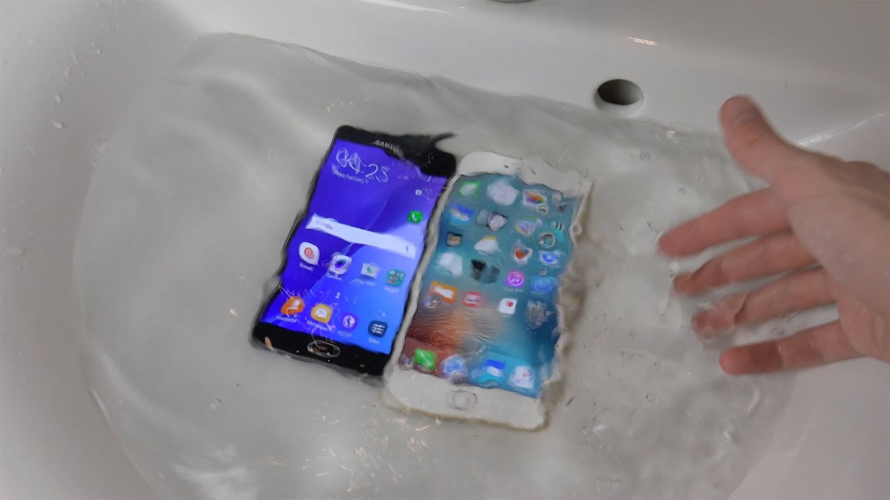 Samsung Galaxy A5 2016 vs. iPhone 6S Plus - Water Test Will It Survive?!