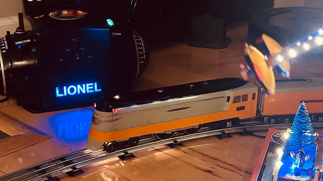 LIONEL HIAWATHA TINPLATE TRAIN SET - ART DECO SLEEK &lsquo;N SMOOTH! - 1988 REPRO CRASHES THE PARTY!  