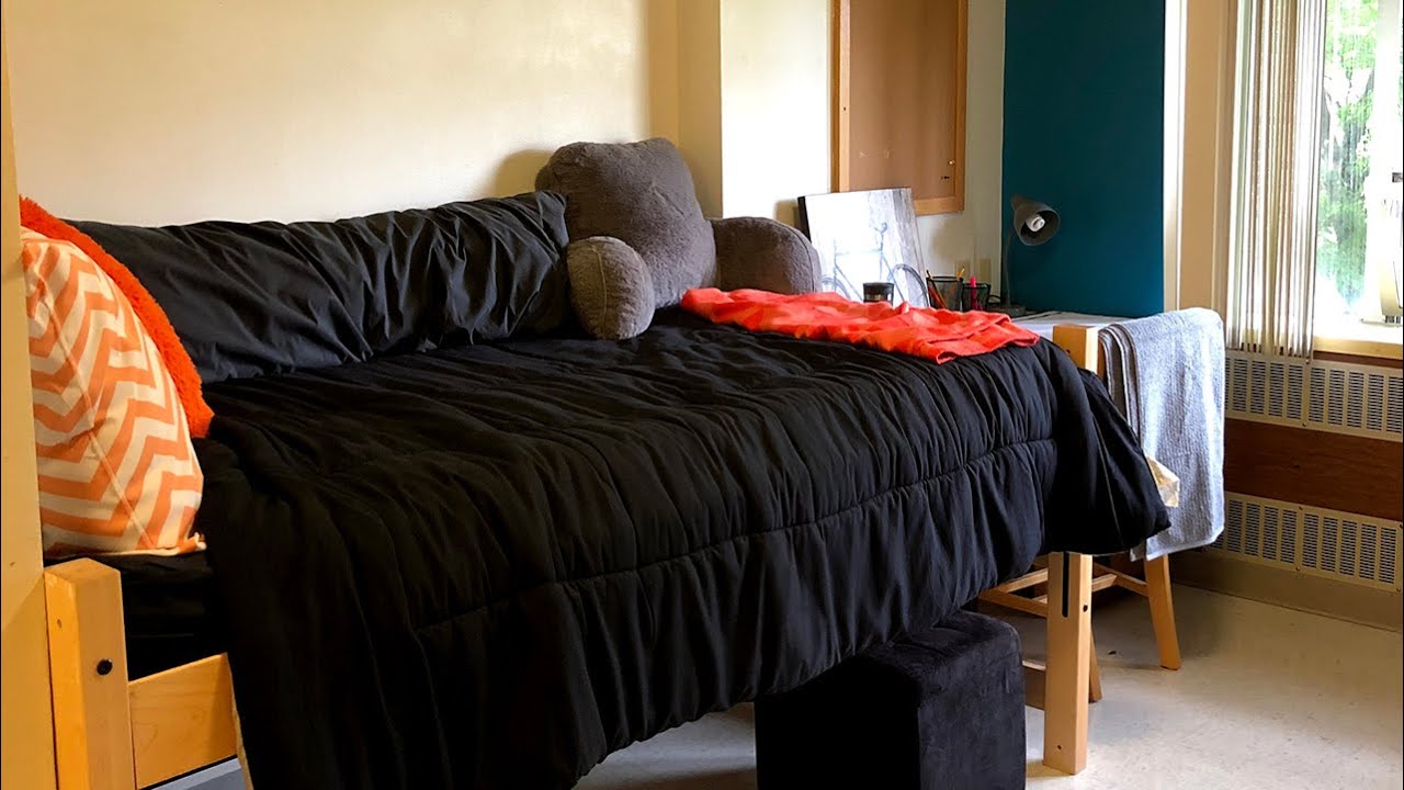 Bloss Hall Sample Suite
