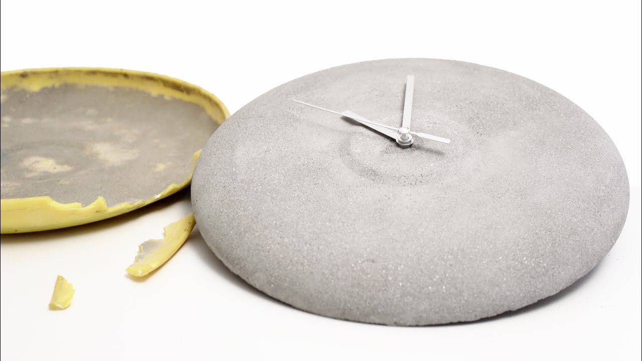 Concrete Clock made with a Frisbee - DIY