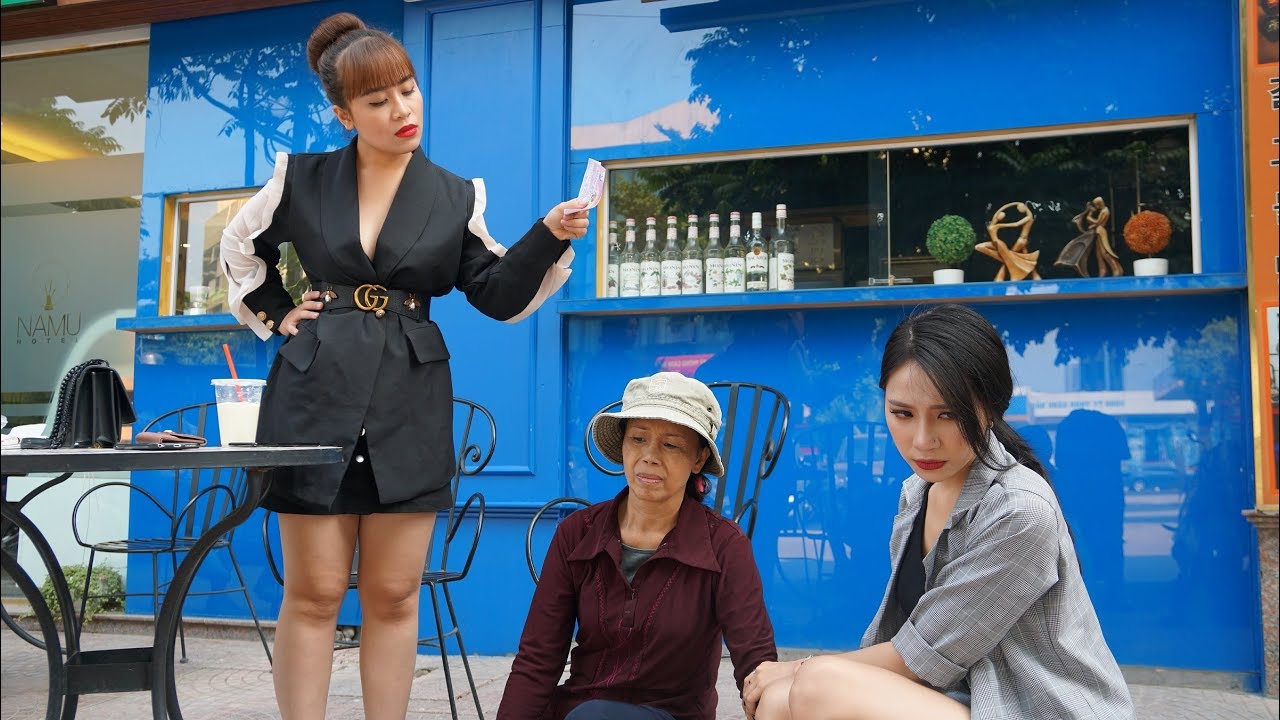 Nữ Chủ Tịch Mỗi Ngày Đều Mua Vé Số Giúp Bà Lão Lang Thang,  Khi Sa Cơ Nhận Báo Đáp