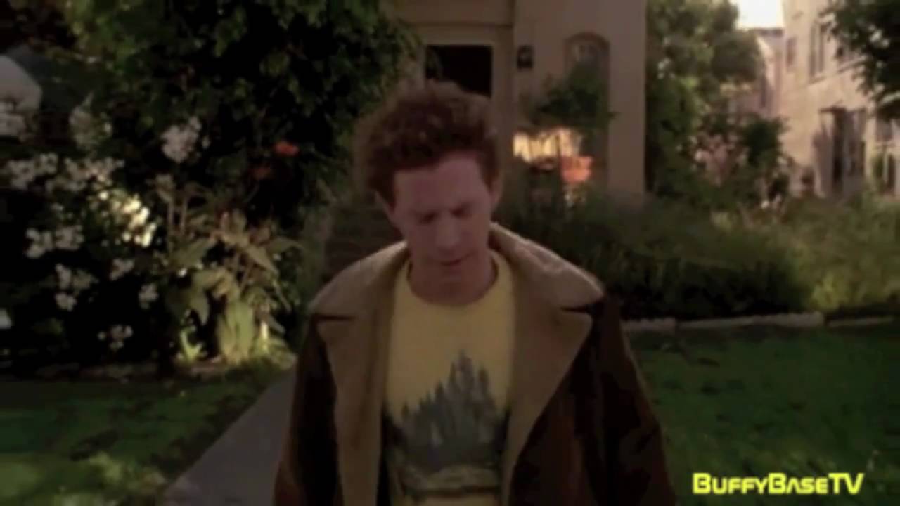 oz and Willow or Willow and Tara (buffy the vampire slayer) in 4 cords