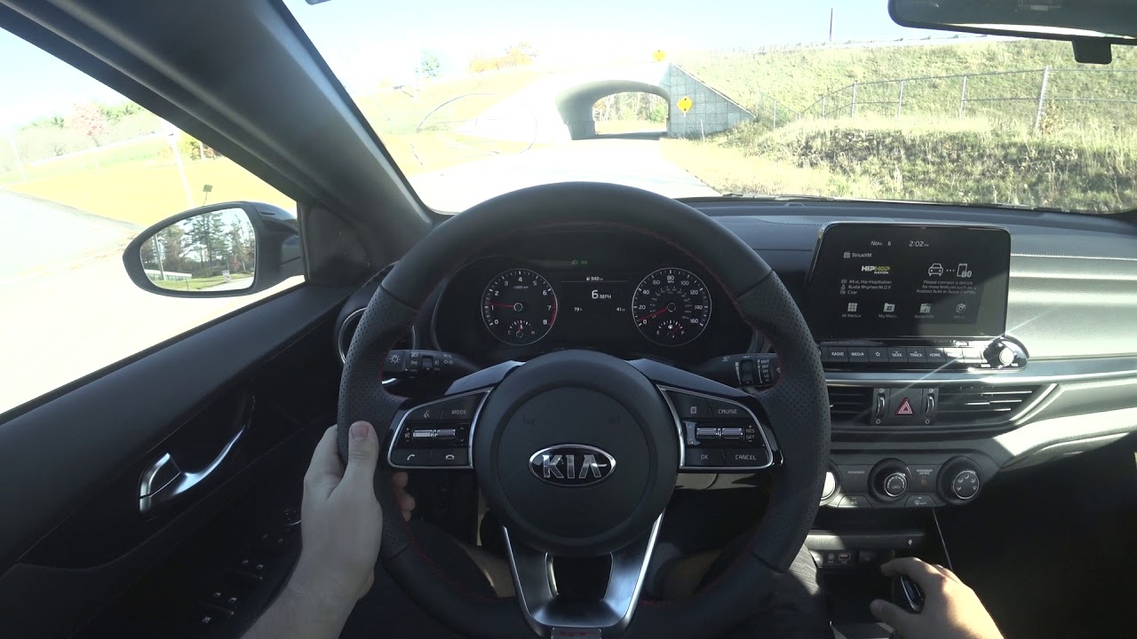 Как водить машину с механической коробкой передач. Часть 1. Основы: Kia Forte GT 2021 года