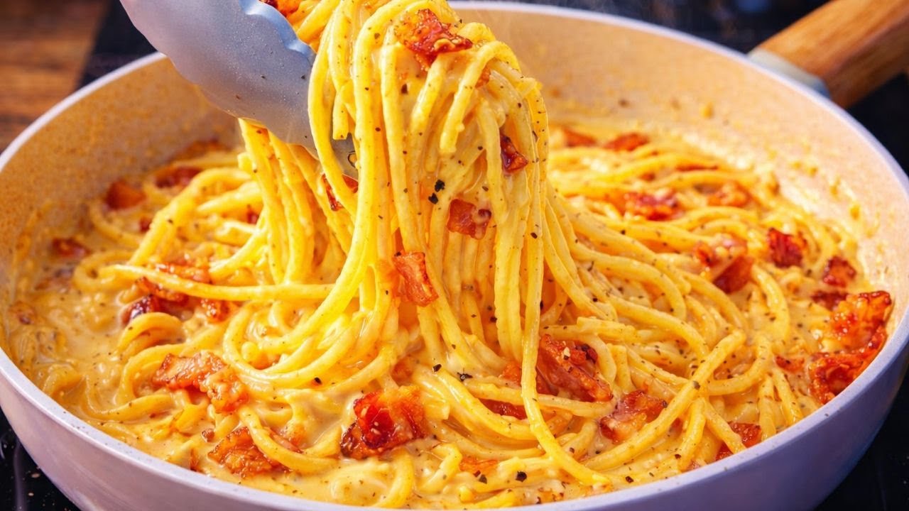 Carbonara mit Sahne – so wird die Pasta garantiert cremig!