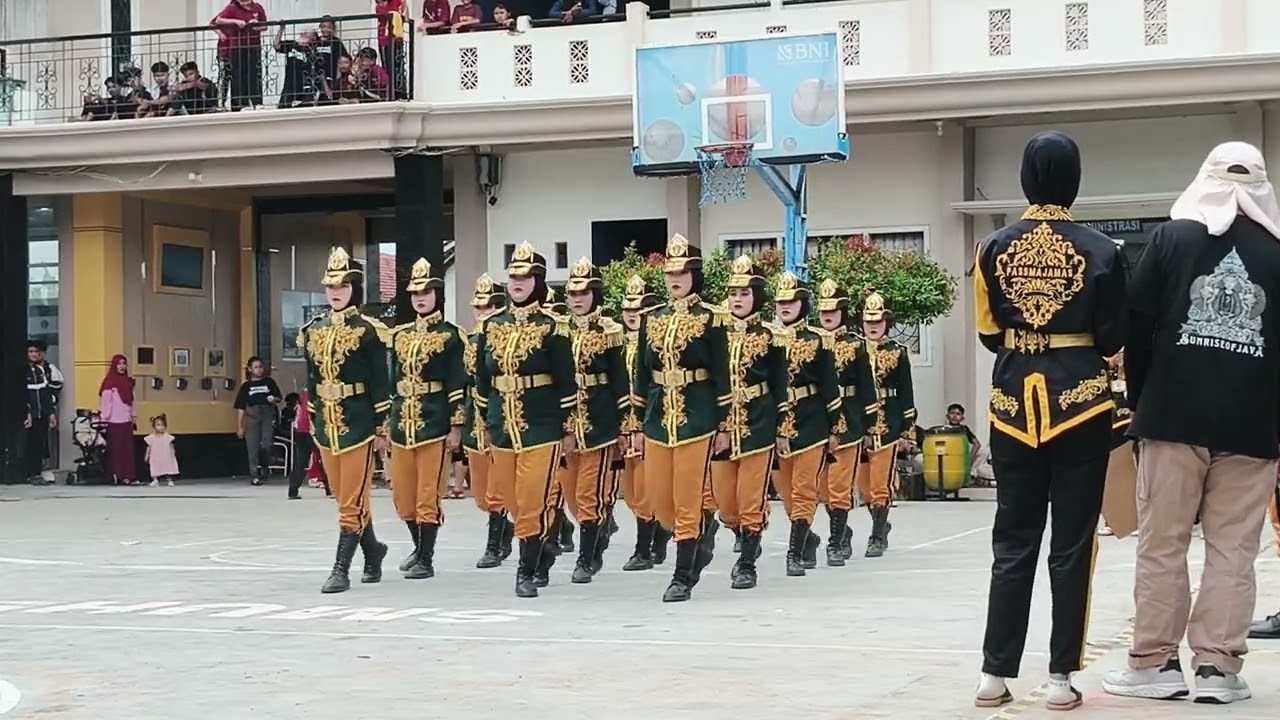 penampilan tim B