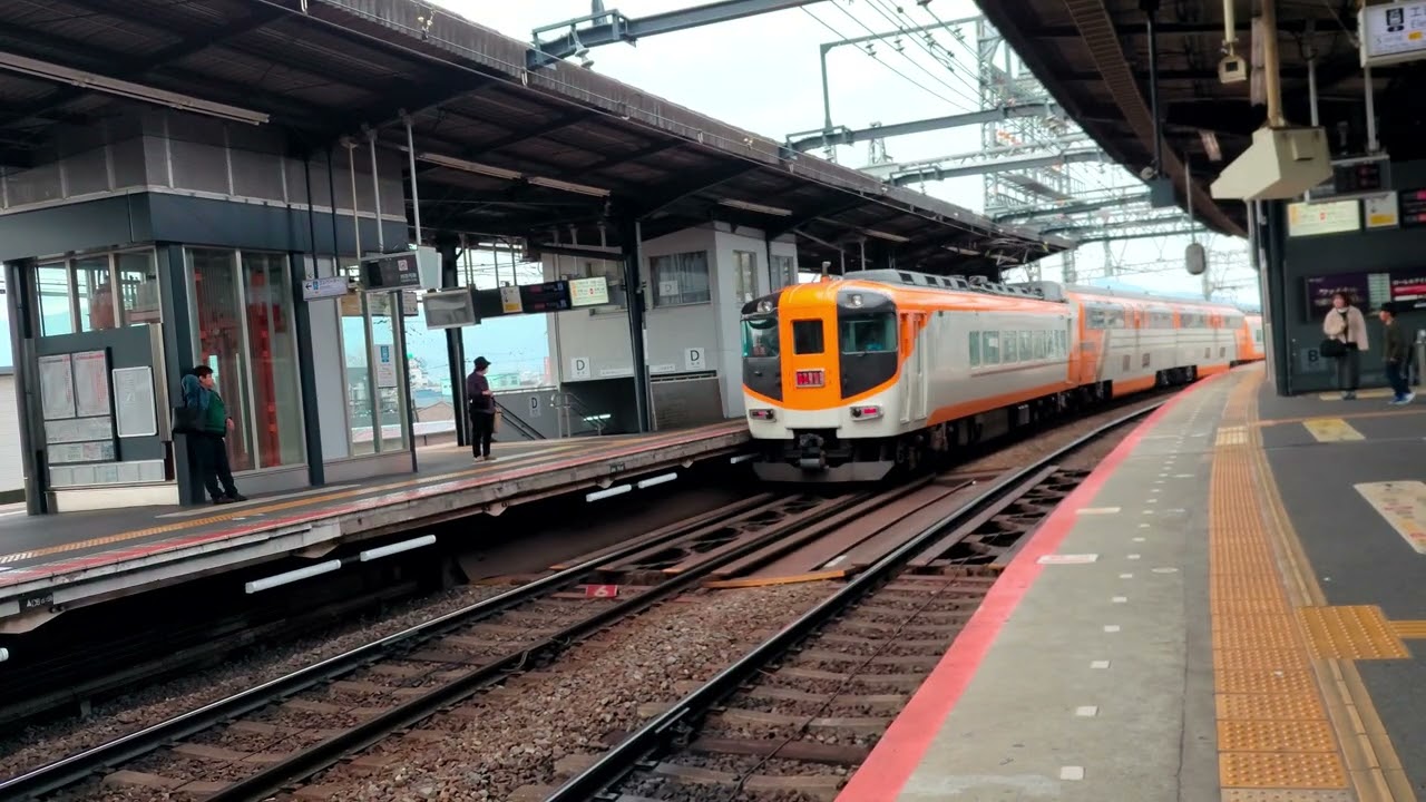 「観光特急しまかぜ」大和八木駅 11時11分発 賢島行　途中、私が映り込みますが無視をお願いいたします。
