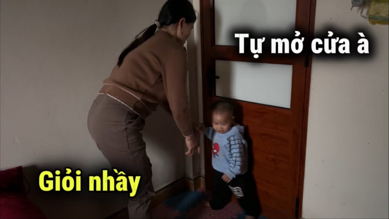 Bà Năm Bất Ngờ Vì Coca Tự Mở Được Cửa