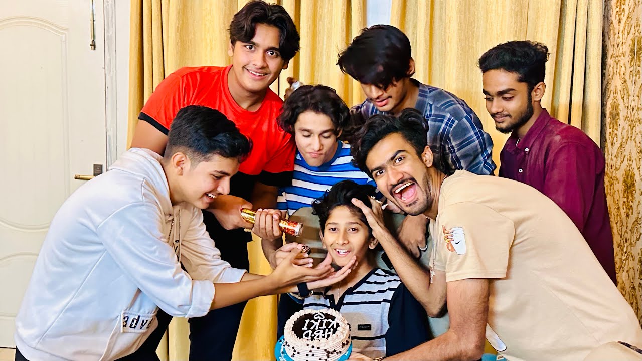 @VAMPIREYT1 Ko Gussa Agaya 😡 | Cake 🎂 Muh Pe Mar Dia 🤣