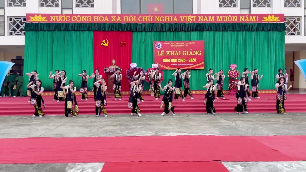 Chiếc khăn Piêu - VN Khai giảng - THPT Đội Cấn - Thái Nguyên