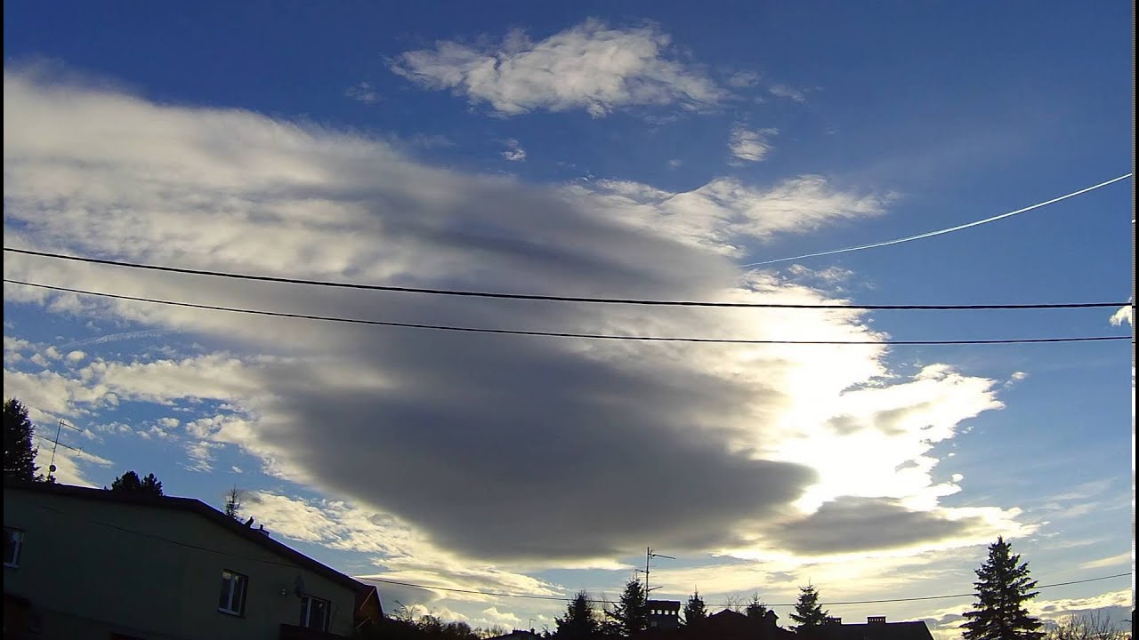 Altocumulus lenticularis - fala nad Beskidami