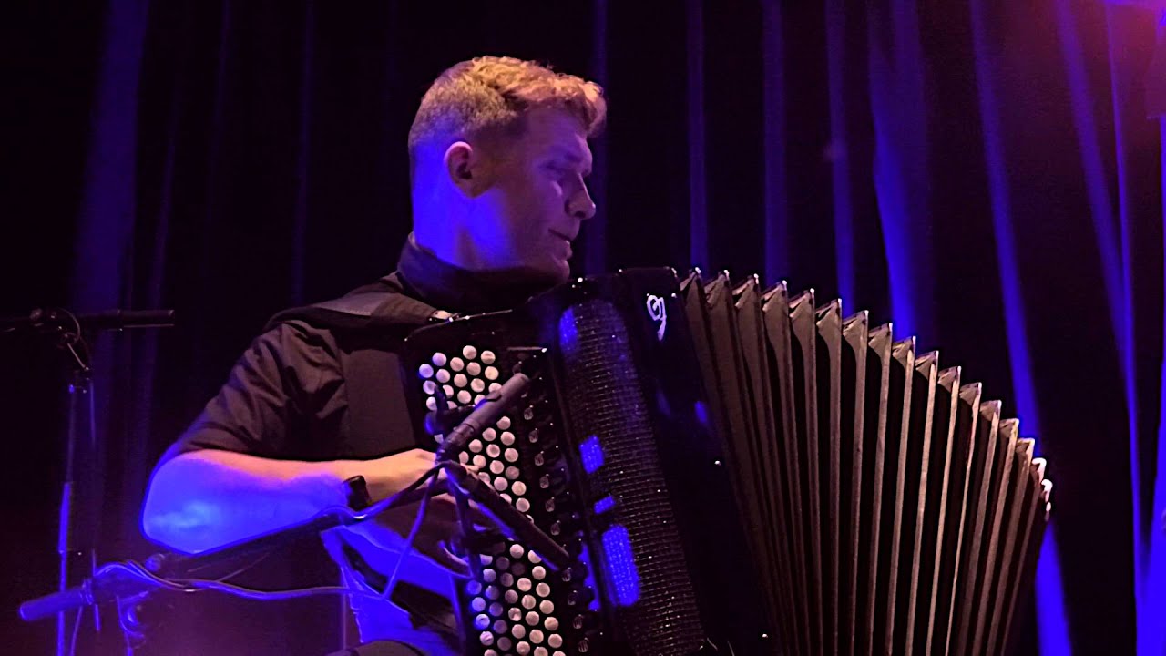 Mario Batkovic (LIVE) & Stringensemble. 