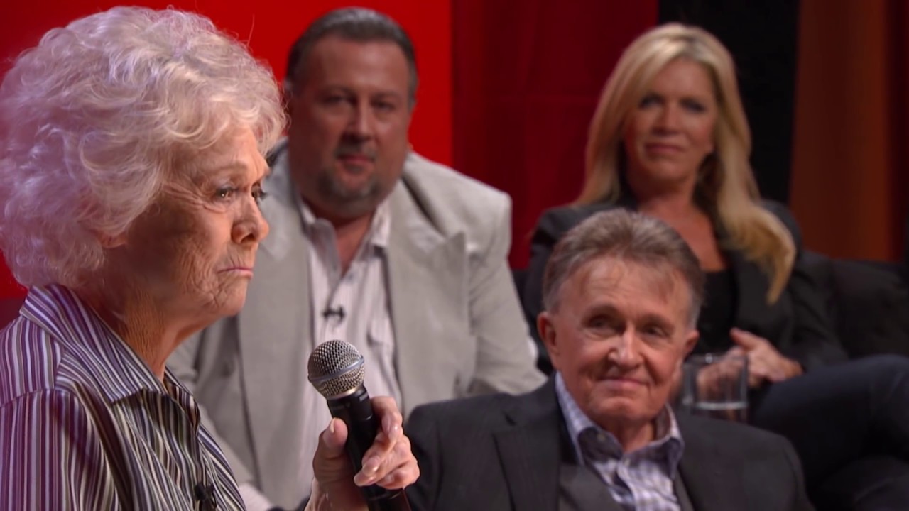 Jean Shepard sings 