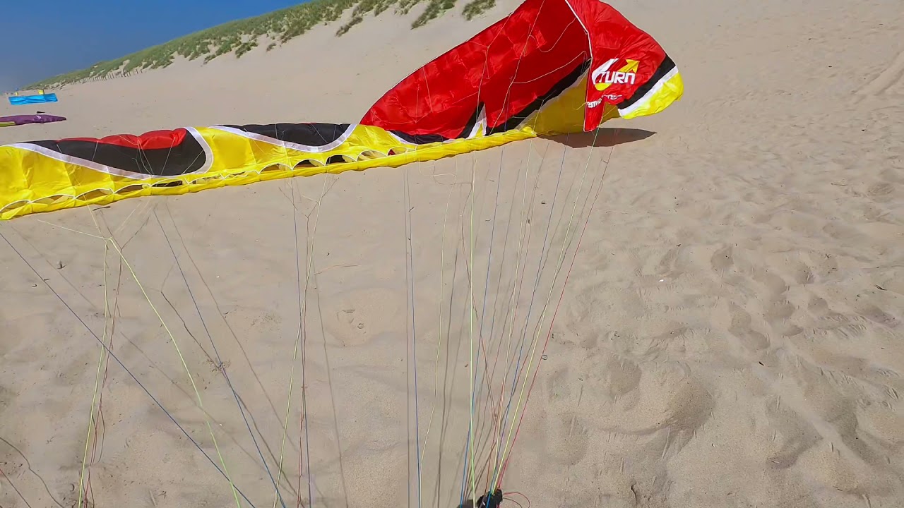 Sand aus den Gleitschirm schütteln