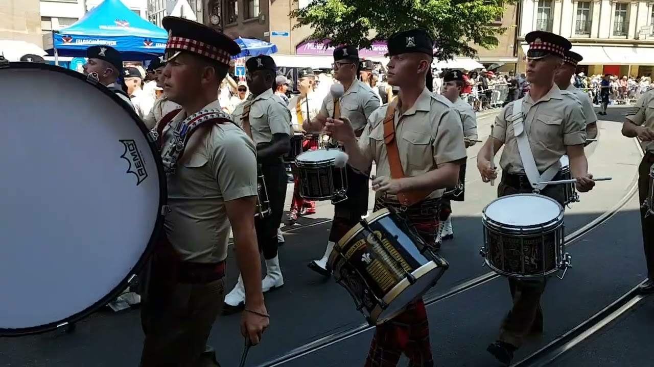 Tattoo Parade in Basel 2023  BS 4/8 Eindrücke vom Umzug in der Falknerstrasse/Gerbergasse