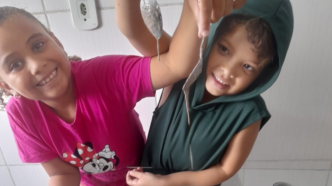 Miguel e a Ciência: Como Fazer Areia Movediça Caseira! 🧪✨