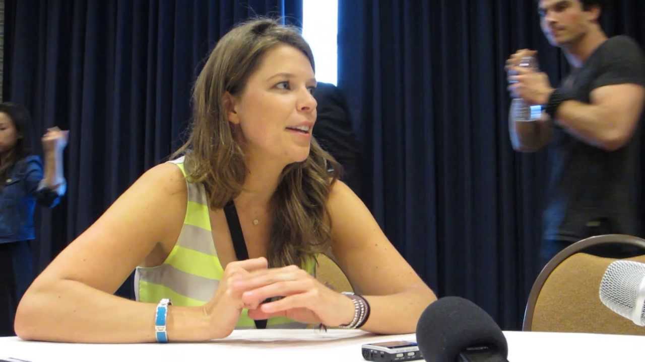 Exclusive interview: Caroline Dries- Executive Producer for The Vampire Diaries SDCC 13'