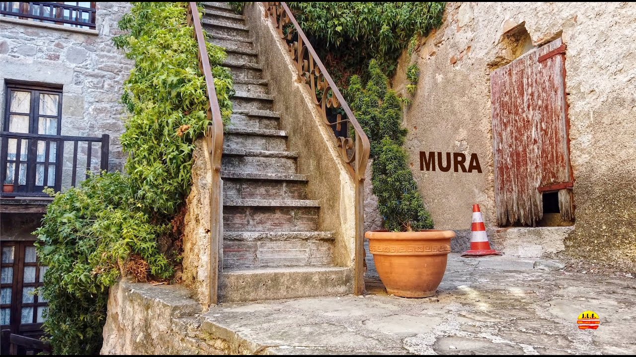 MURA   -  Pueblo Medieval de Catalunya.
