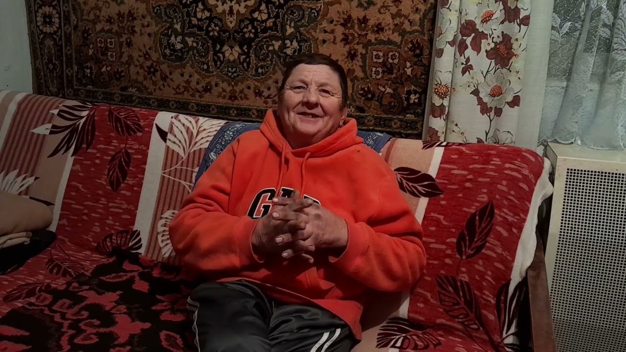 Пасічник на канапі   1ч..