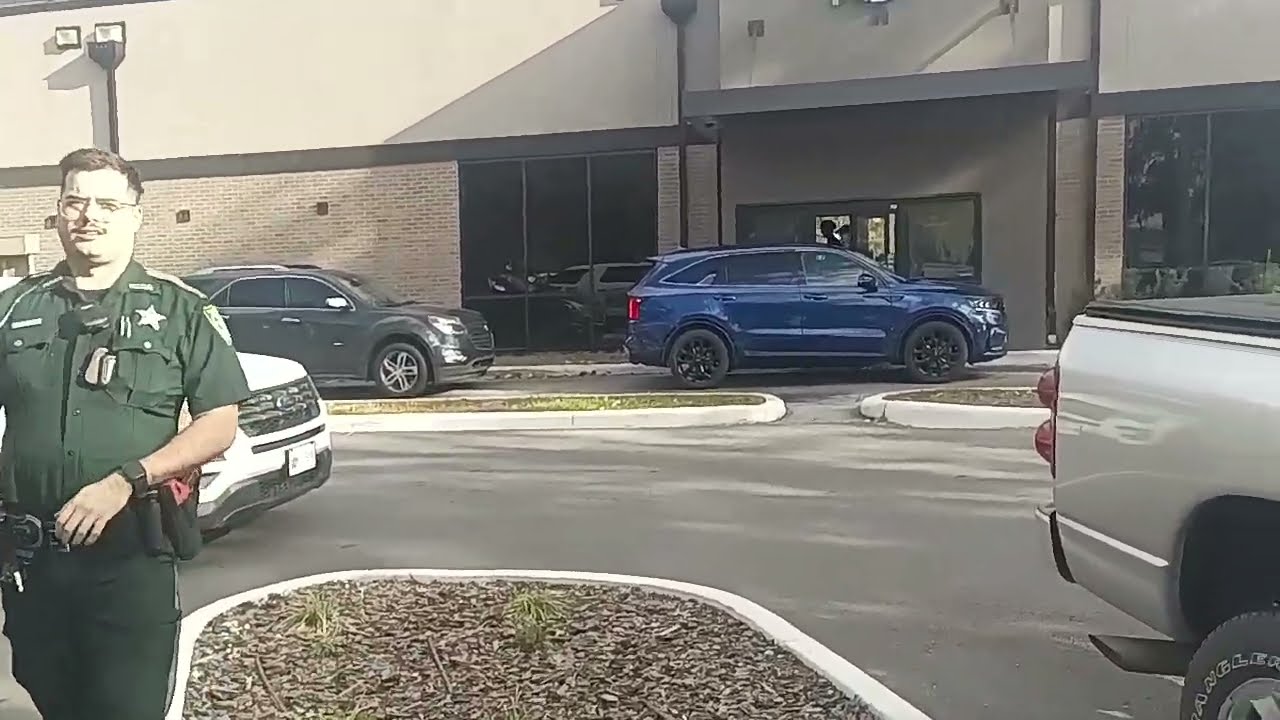 #1of2 videos of Starbucks in Brooksville Florida live on the ground, the police ended up coming😂 lol