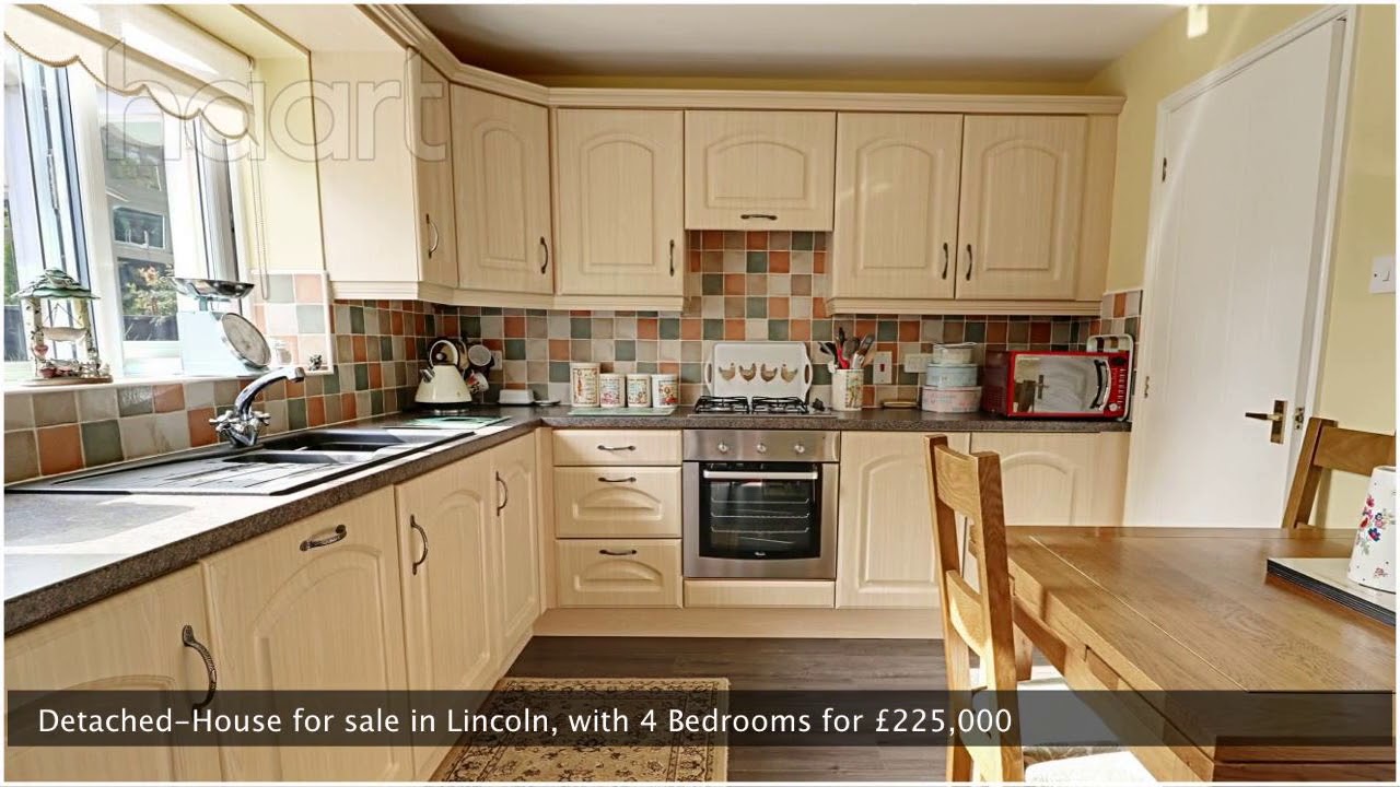 Detached-House for sale in Lincoln for &pound;225,000