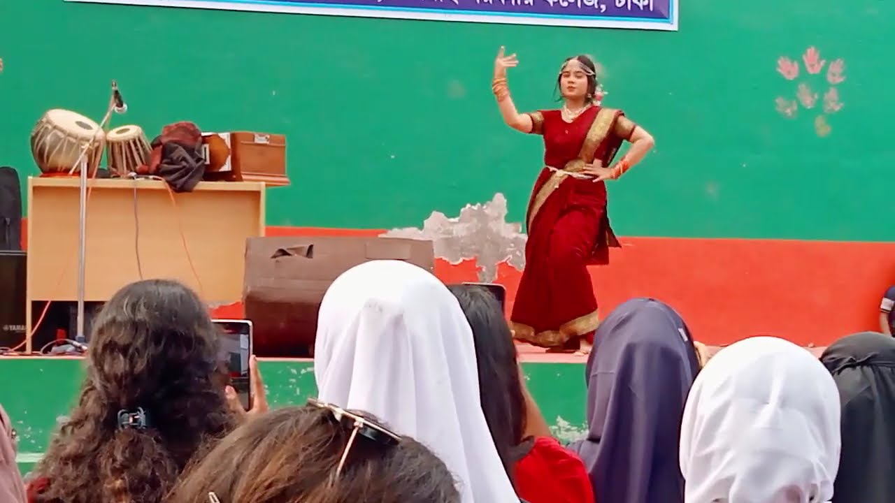 সুন্দরী কমলা নাচে 🤭(Dhamrai government college) #viraldance
