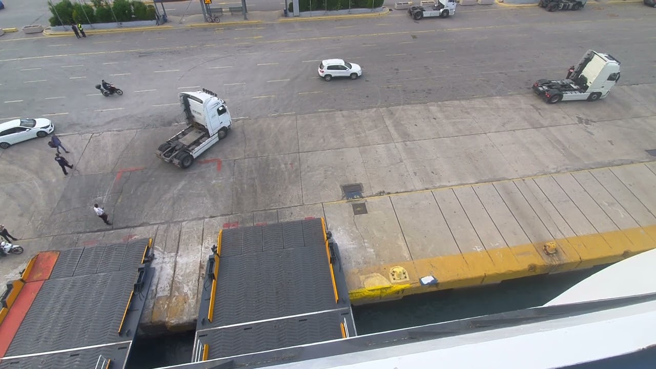 αναχώρηση πειραια 29/9 2023   blue star 2