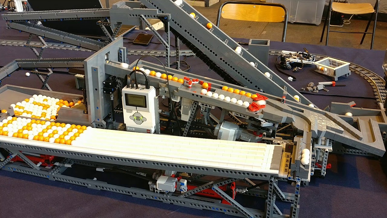 LEGO Great Ball Contraption module writing text at Fana'Briques2018
