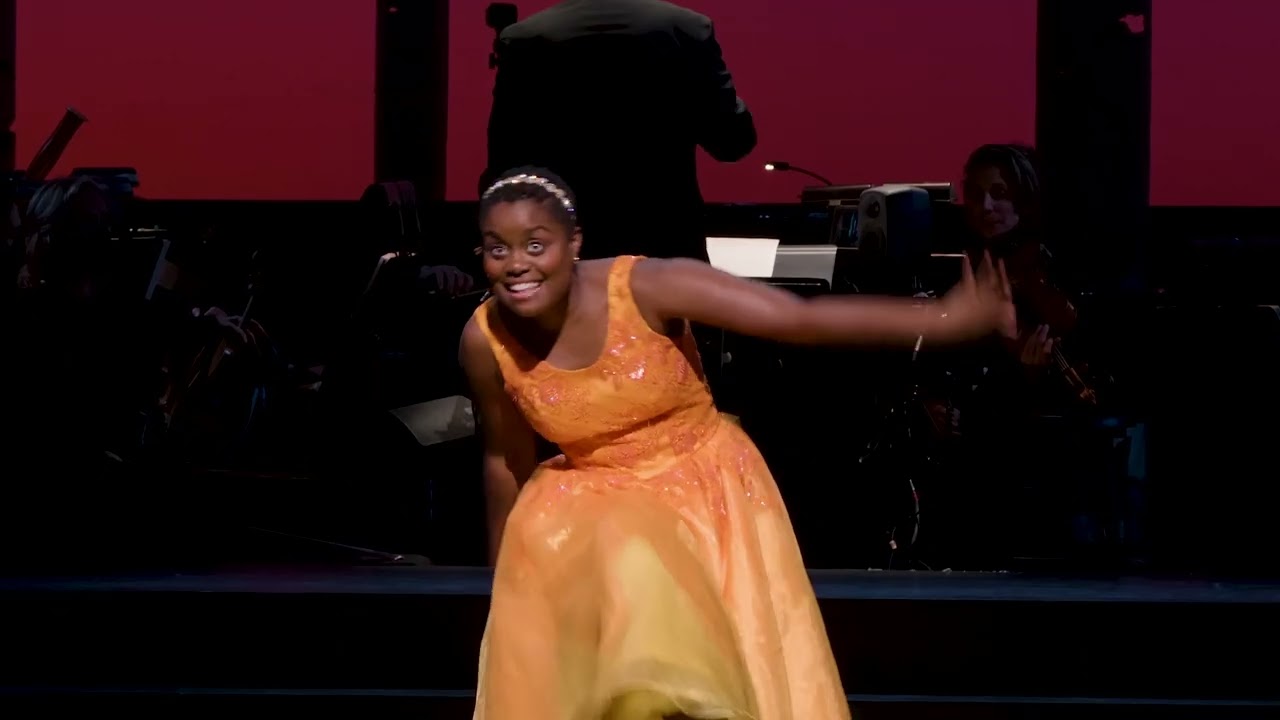 Den&eacute;e Benton Performs 