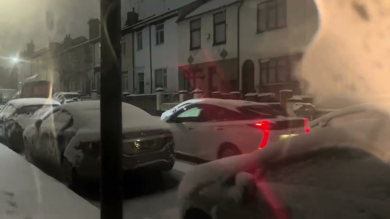 First heavy snow in UK 🇬🇧 #kesha #pb36wala #phagwara #Snowfull #Birmingham #uk