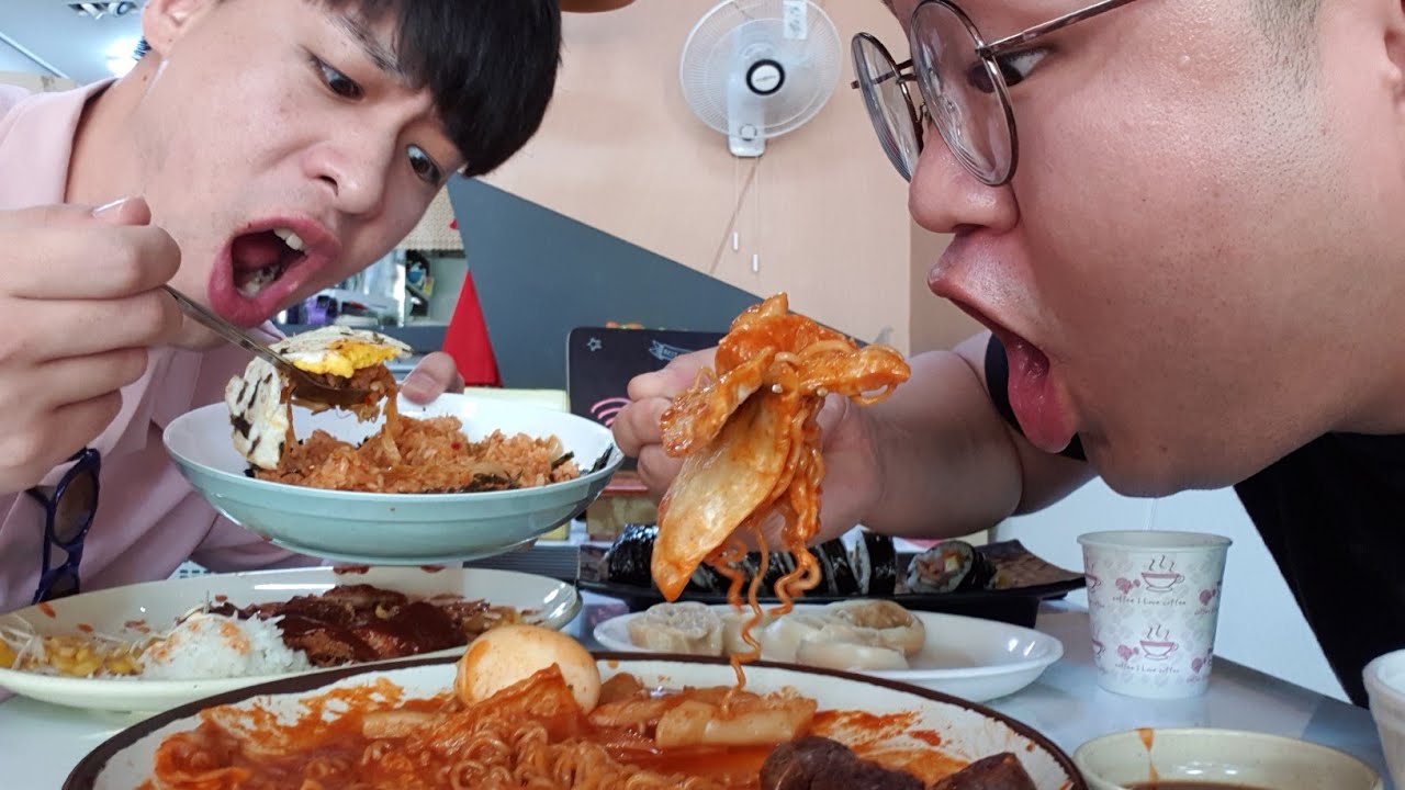 간단하게 집앞김밥집에서 참지김치볶음밥+고구마치즈돈까스+스페셜 떡볶이+소고기김밥+김치만두 먹방.