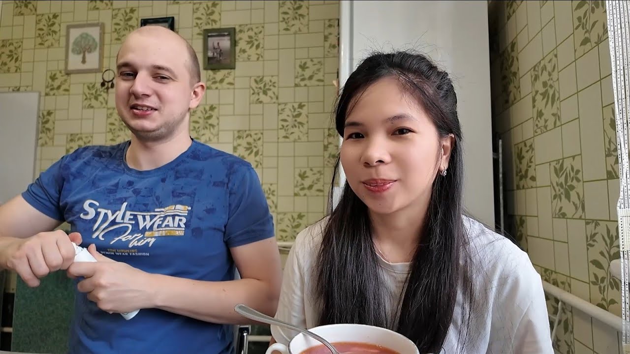 Филиппинка в России: Разговариваем пока едим борщ | Filipina and Russian talking while eating Borsht