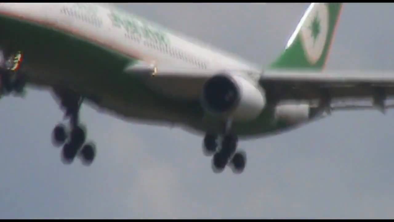 BR227 Airbus A330-200 EVA Air From Taipei Landing 32L At Kuala Lumpur International