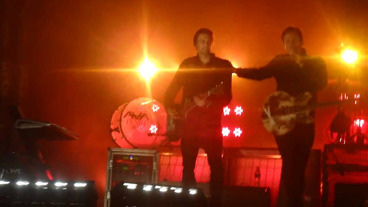 Angels & Airwaves - The War (Live in Chicago)
