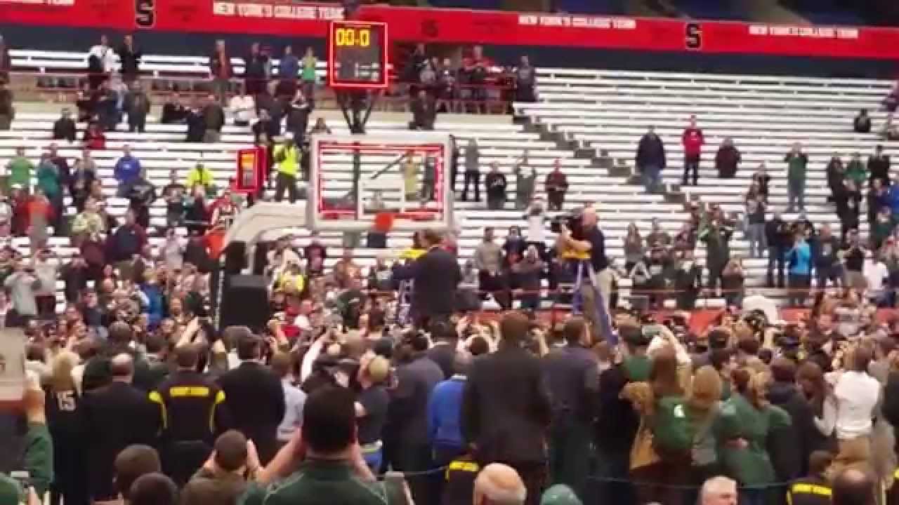 Izzo cutting down the nets NCAA East Region March Madness 2015