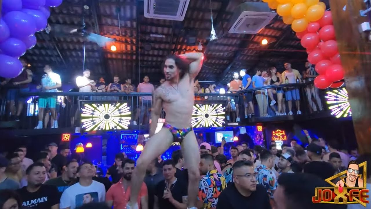 Gogo Dancer en Pacos Ranch en Puerto Vallarta