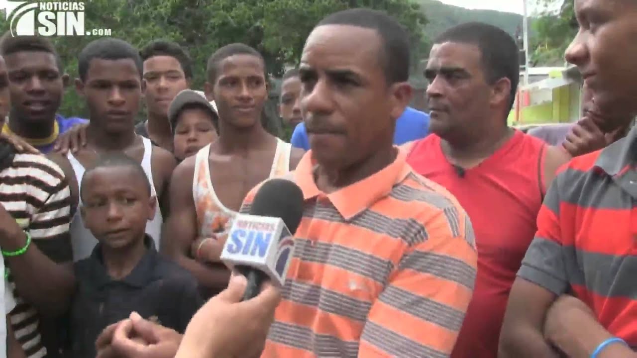 Residente en Peralta de Azua protestan en contra de los apagones
