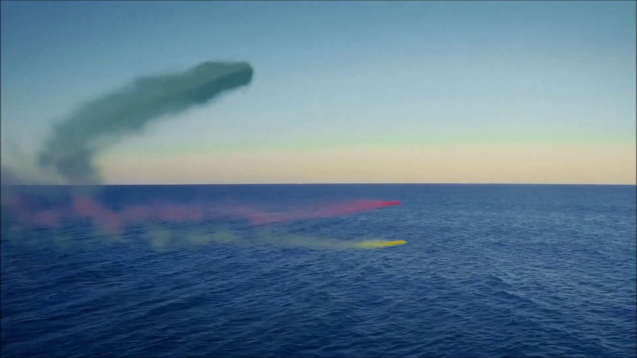 DRONE INSEGUE RAZZI SUL MARE