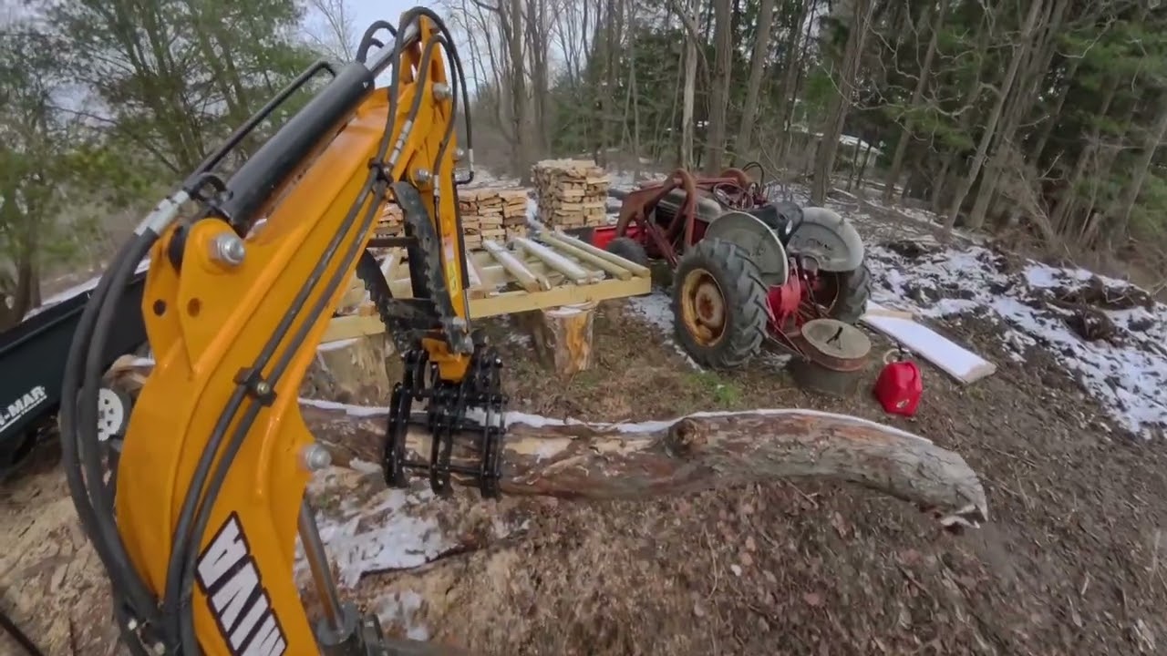 Miva VA15 overview and moving logs mini excavator