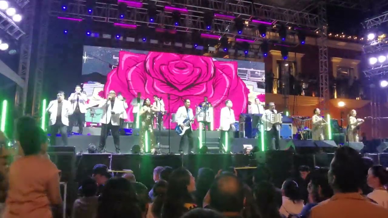 Entrada de Los Angeles Azules al concierto de la fiesta Primavera Oaxaca 2025