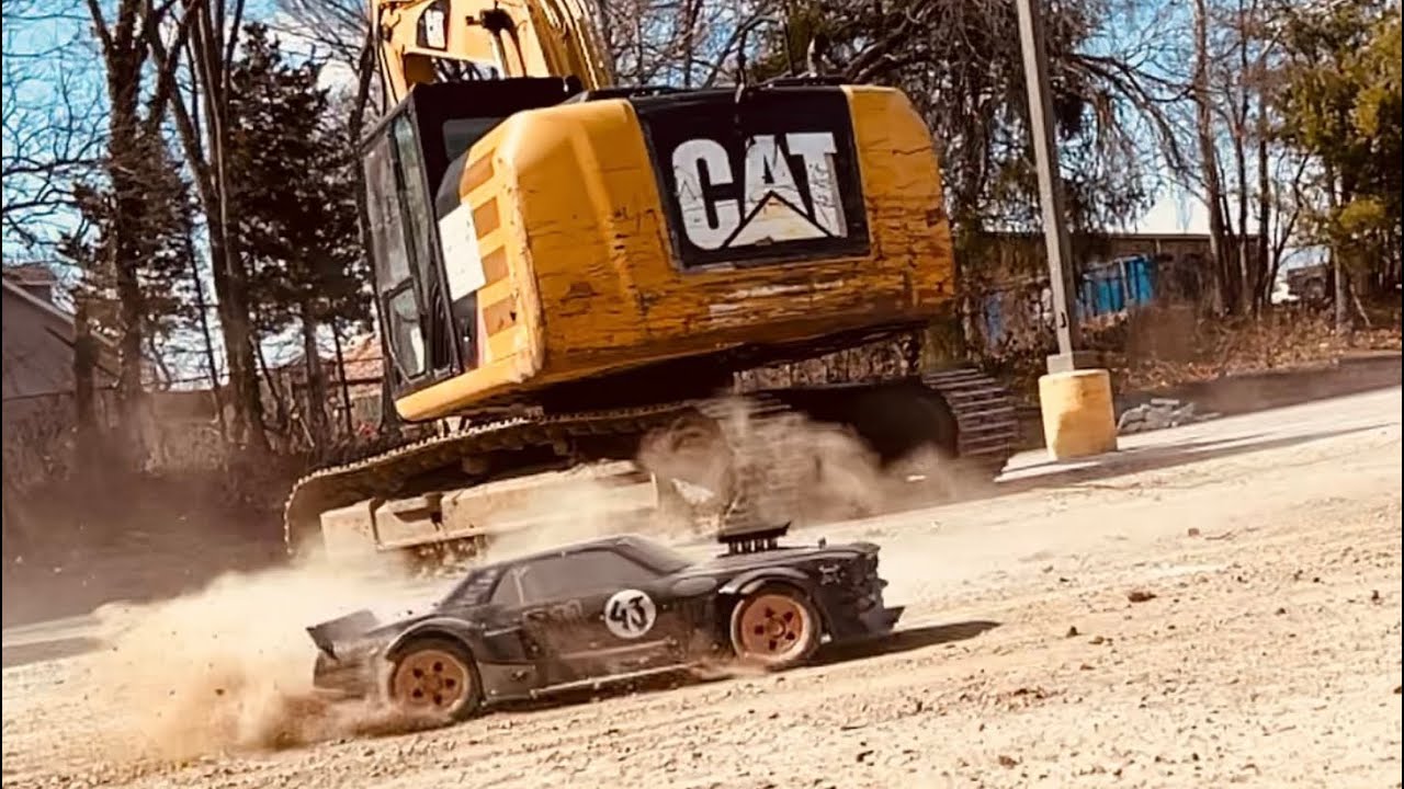 1:7 Scale Hoonicorn on a beautiful day kickin’ up some dirt!